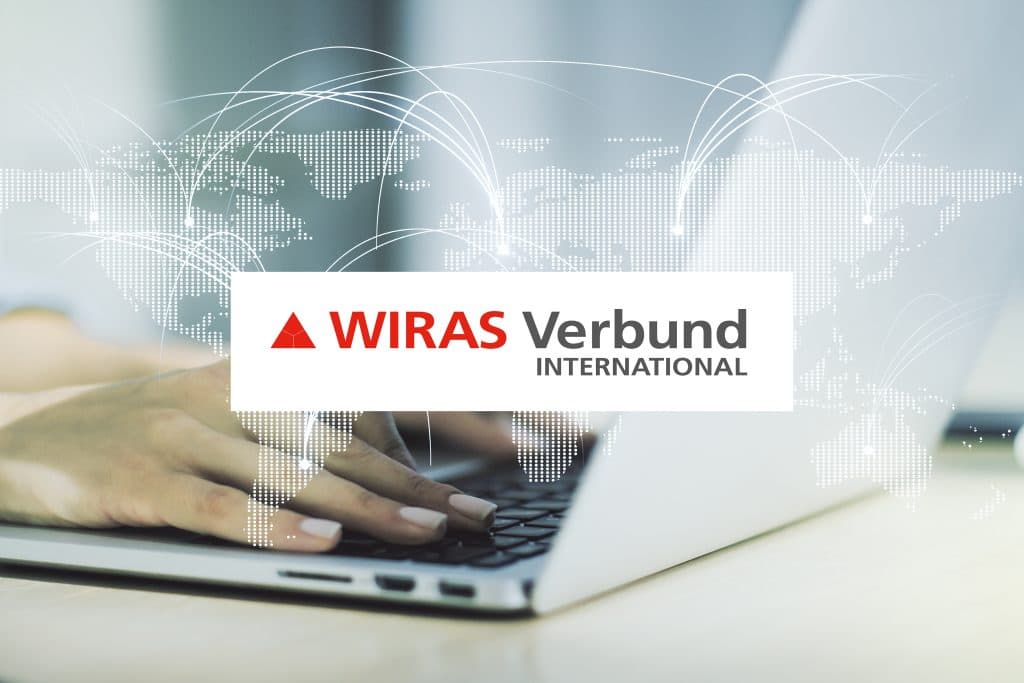 Logo WIRAS Verbund International vor einer Weltkarte mit Verbindungslinien