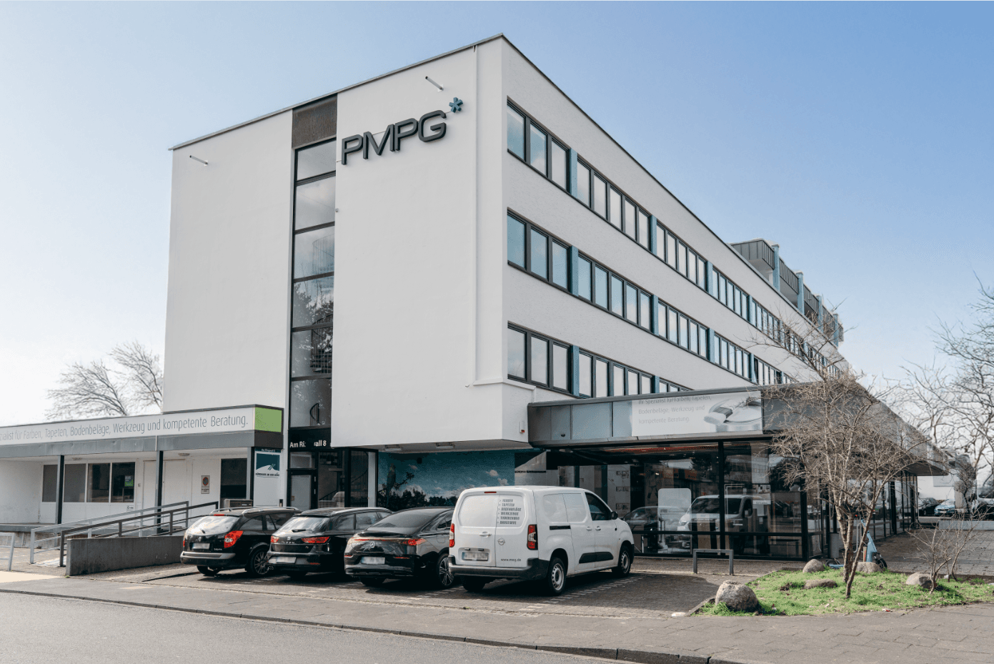 Gebäude mit PMPG Logo